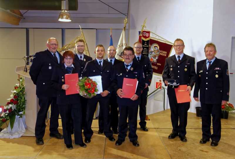 Befrderungen und Ehrungen fr die Feuerwehr Vettelscho