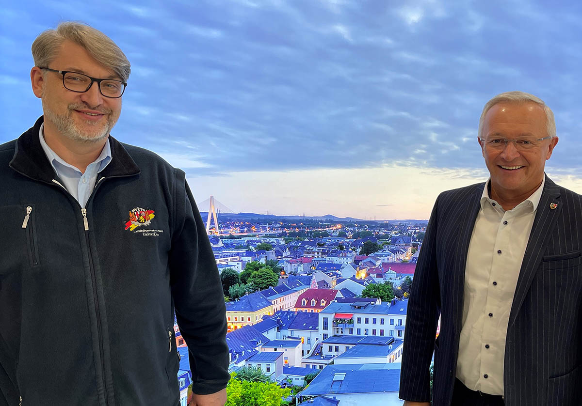 Haben einen kurzen Draht zueinander: Landesfeuerwehrverbandsprsident Frank Hachemer (links) und Landrat Achim Hallerbach. Foto: Kreisverwaltung