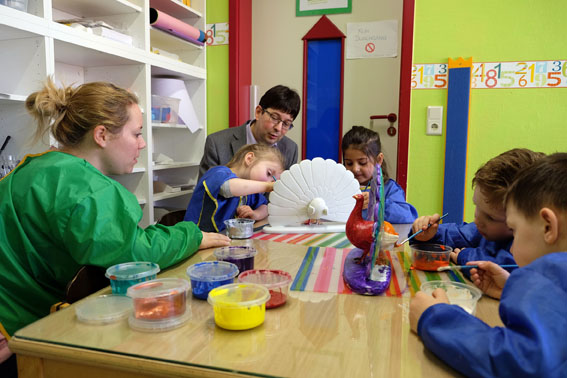 Sieben Kindertagessttten gestalten kleine Pfauen