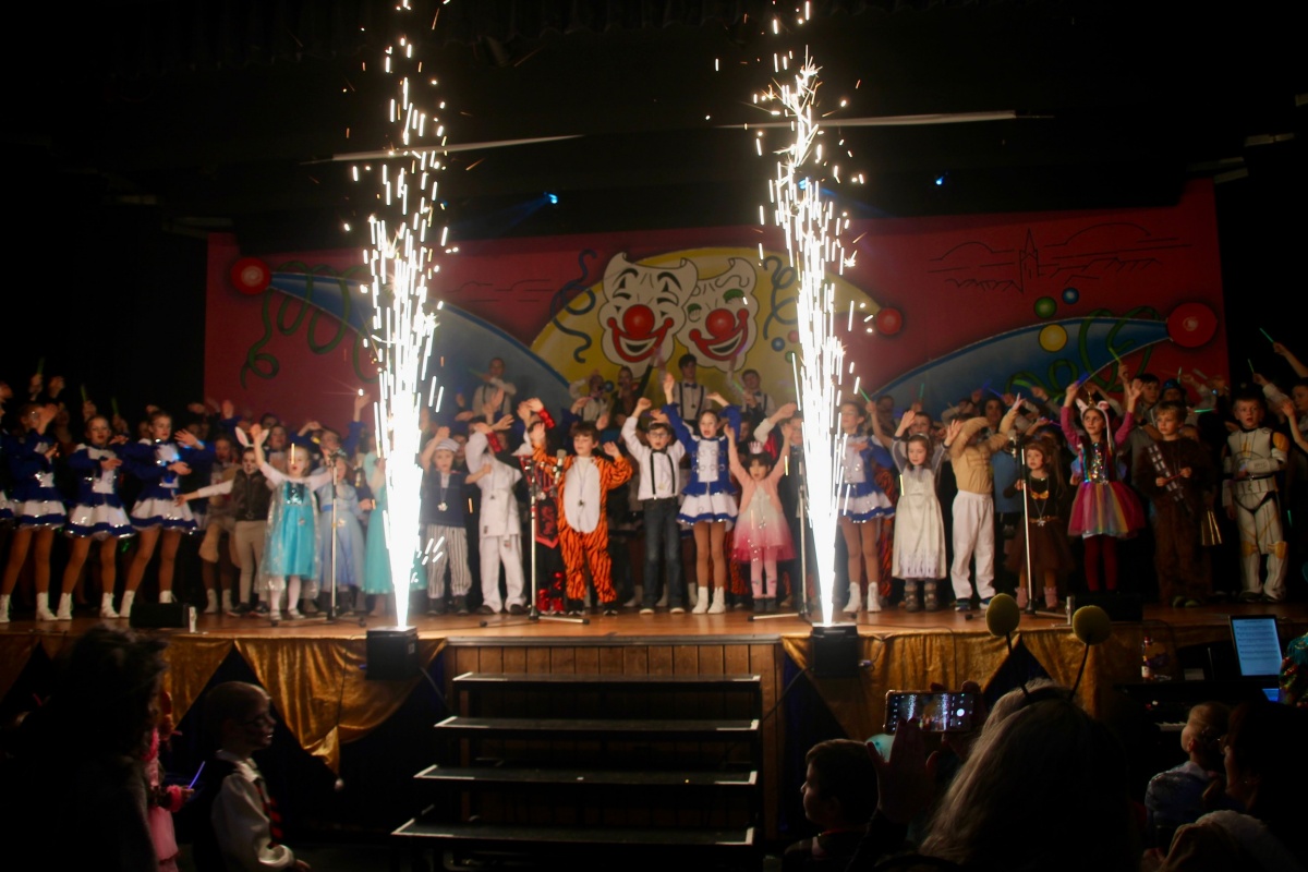 Nrrische Kids in Hochform: Begeisternde Kinderkappensitzung in Hundsangen