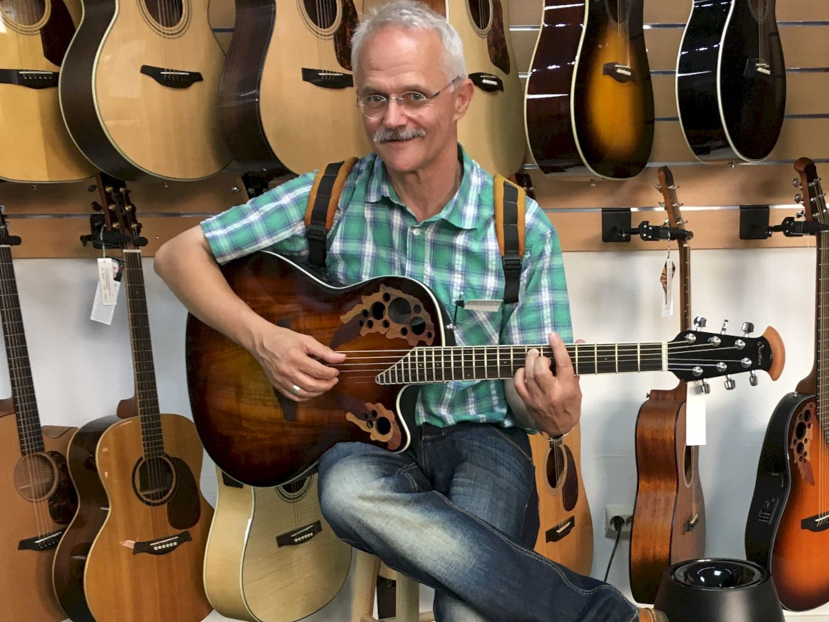 Mit Fingerstyle vom Feinsten gastiert Helmut Knopp im Caf des b-05 Kulturzentrums. (Foto: Veranstalter)