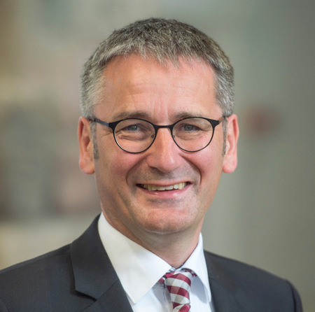 MdL Hendrik Hering (SPD) informiert in einer Pressemitteilung darber, dass acht Wller Grundschule in das Landesprogramm Medienkompetenz macht Schule aufgenommen werden. (Foto: Landtag Rheinland-Pfalz/Torsten Silz)