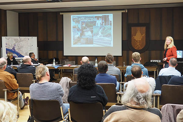 Dr. Barbara Mathe-Romberg informierte die Teilnehmer ber die Gefahren durch Hochwasser und Starkregen Foto: Stadt Bendorf
