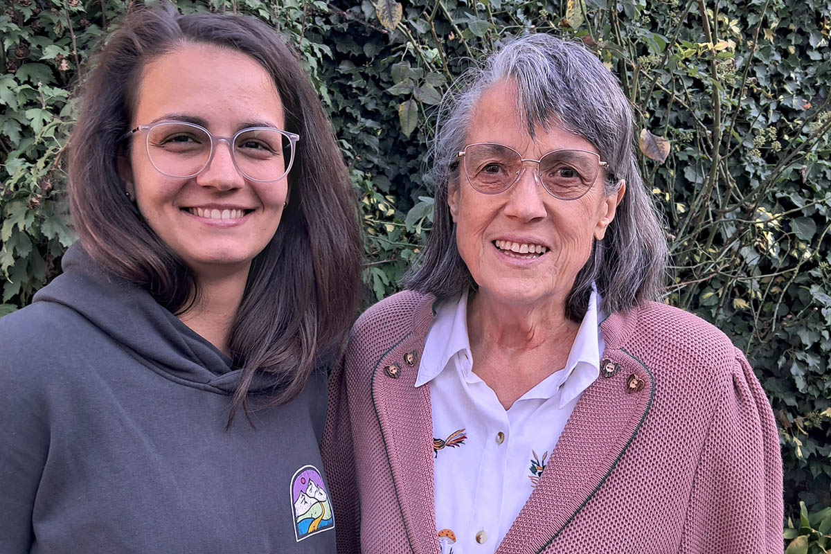 Die beiden Trauerbegleiterinnen Teresa Mautes und Hannelore Wilms leiten den Treff fr trauernde Eltern. Foto: Beate Christ