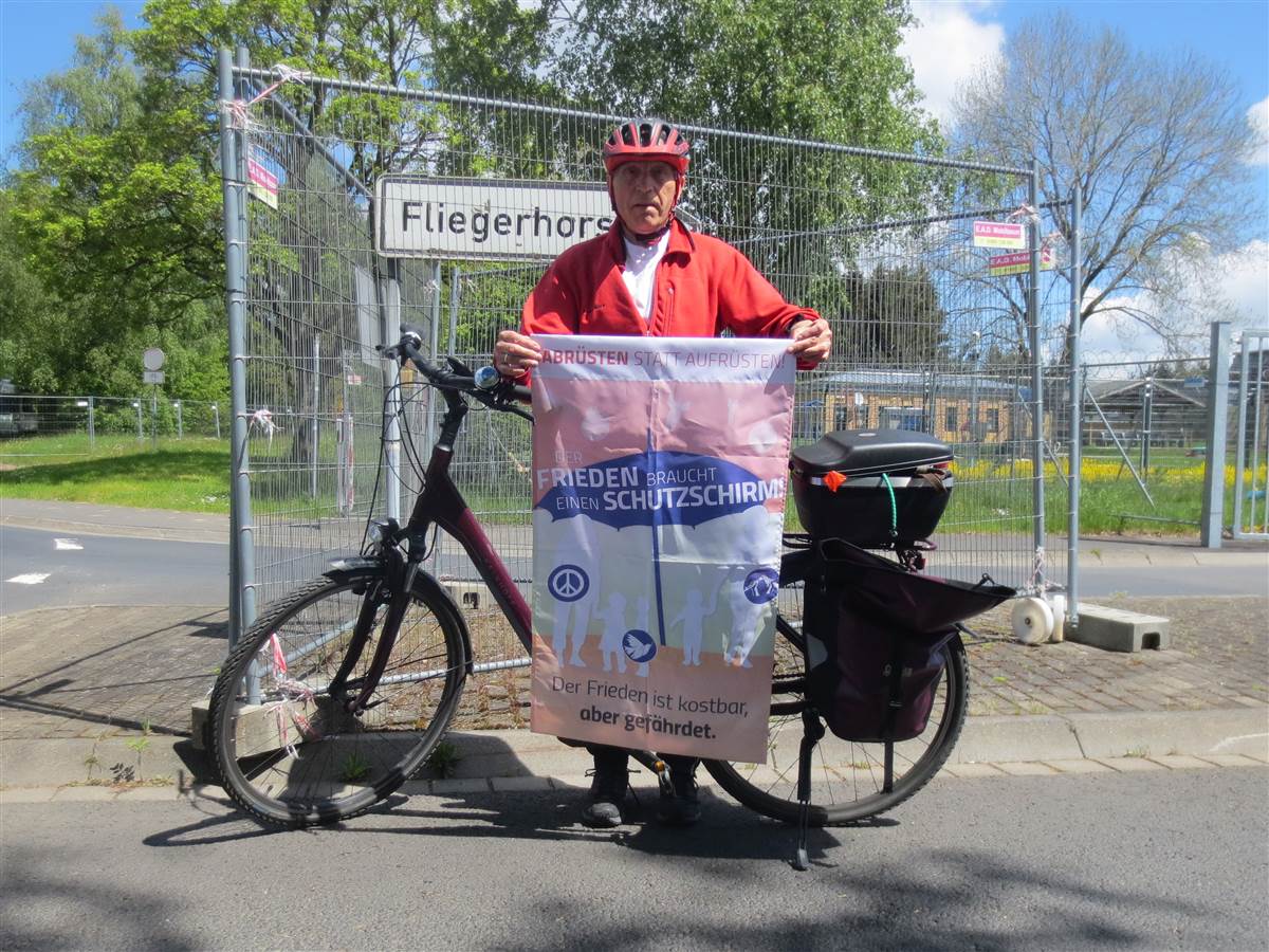 Steinebacher Friedensaktivist Reeh protestiert vor Atomwaffen-Standort