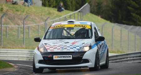 Frank Hhner und Oliver Schumacher aus Fluterschen glnzten auf dem Nrburgring im Renault Clio RS3. (Foto: Martin Berrang)