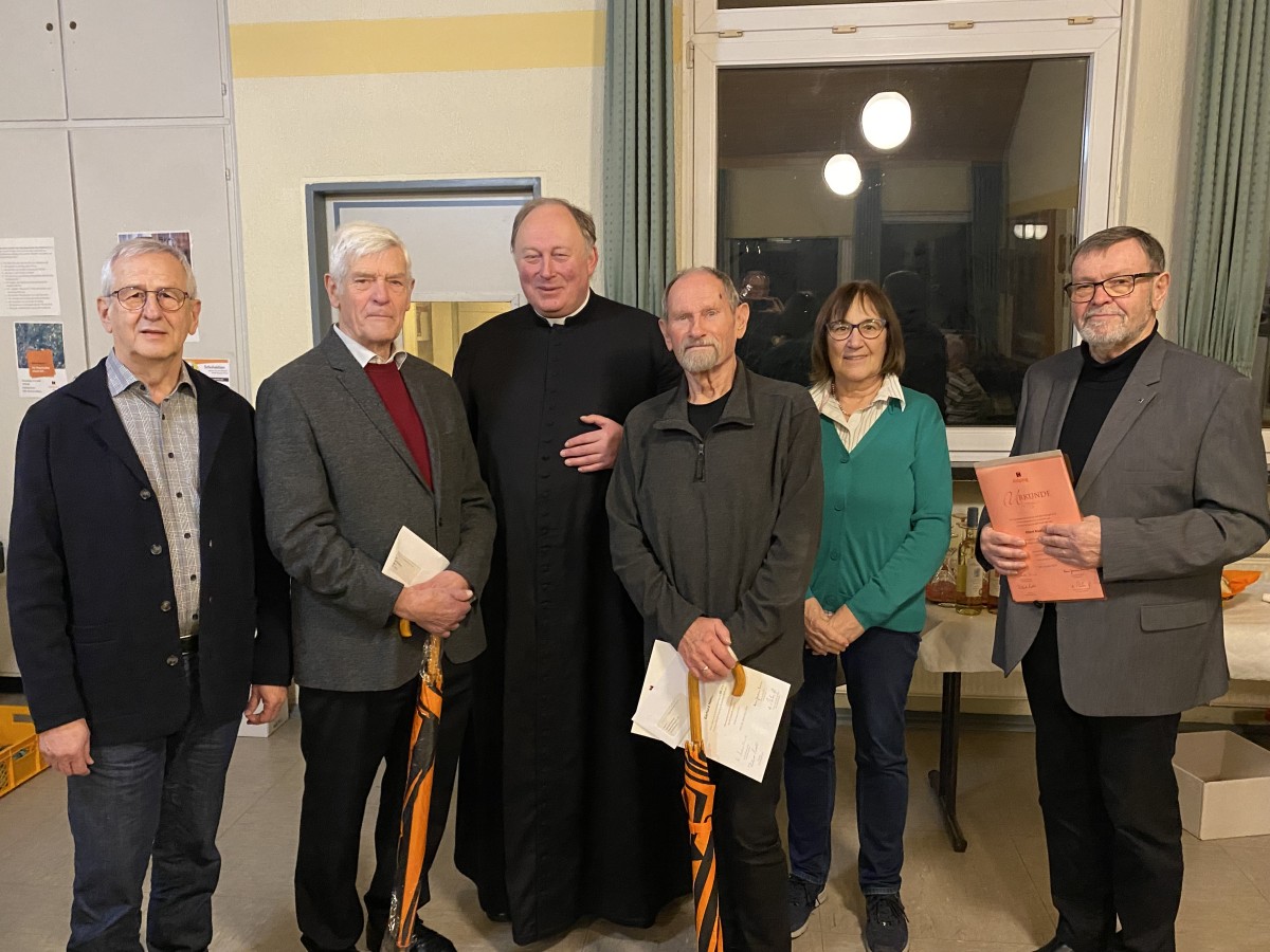 Die Jubilare (v.l.n.r.): Bernd Nilius, Hubert Brendebach, Prses Krten, Gerhard Horneck, Brigitte Stricker-Lessenich und Richard Walter (Foto: Michael Wagener)