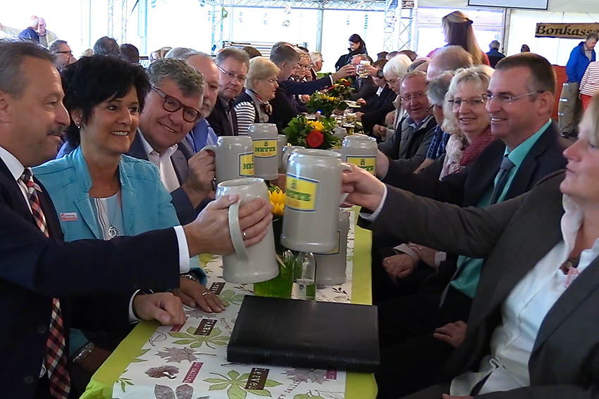 Bunter Jahrsfelder Markt gut besucht