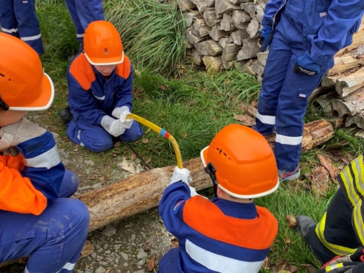 Jugendfeuerwehr Katzwinkel: Zwlf Stunden spannender bungseinsatz
