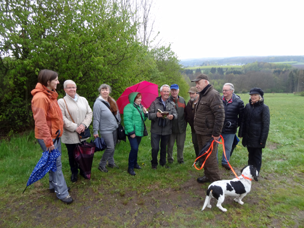 Naturschtzer Gerd Frink fhrte eine Gruppe auf Einladung des Westerwald-Vereins durch das Naturschutzgebiet Stelzenbachwiesen. Foto: Privat