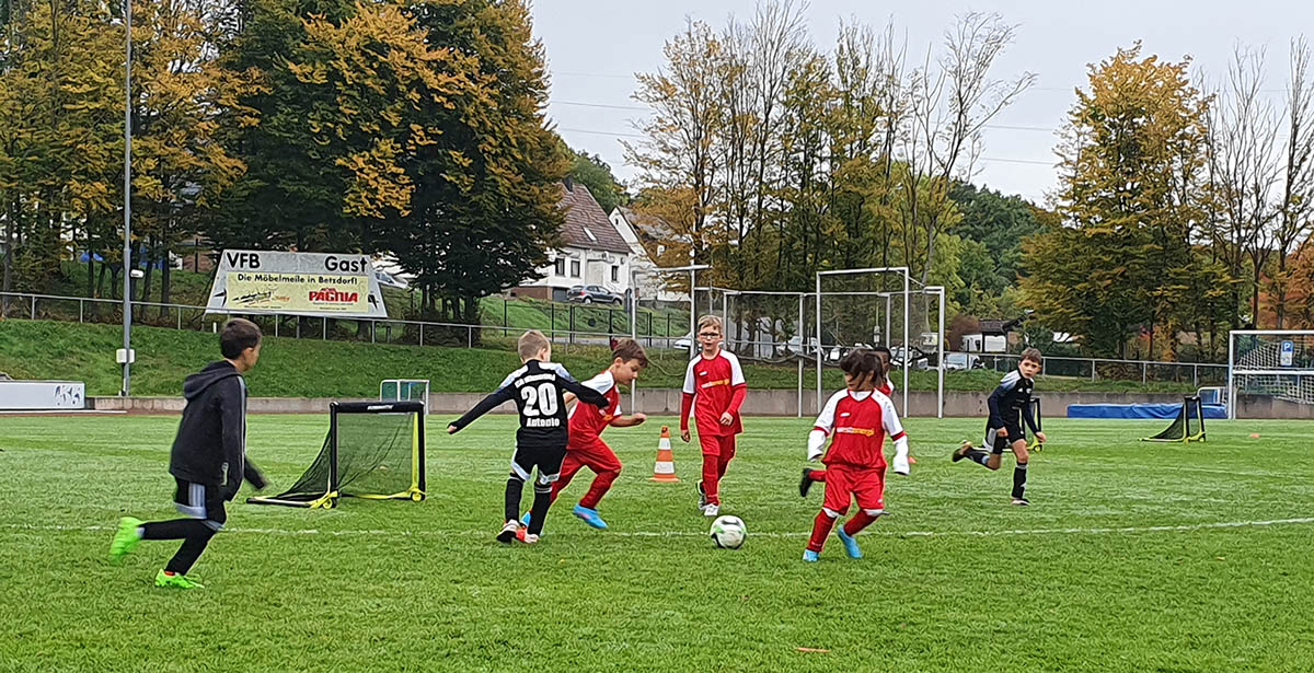 Das F-Jugend Turnier bot spannenden Spielszenen. (Fotos: JSG Wissen)