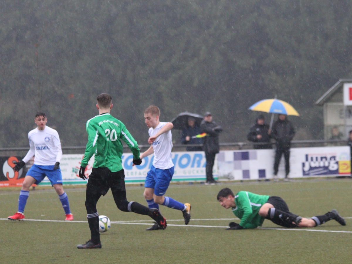 Amin El Ghawi (links) und Micha Fuchs im Angriff (Foto: JSG Wisserland) 