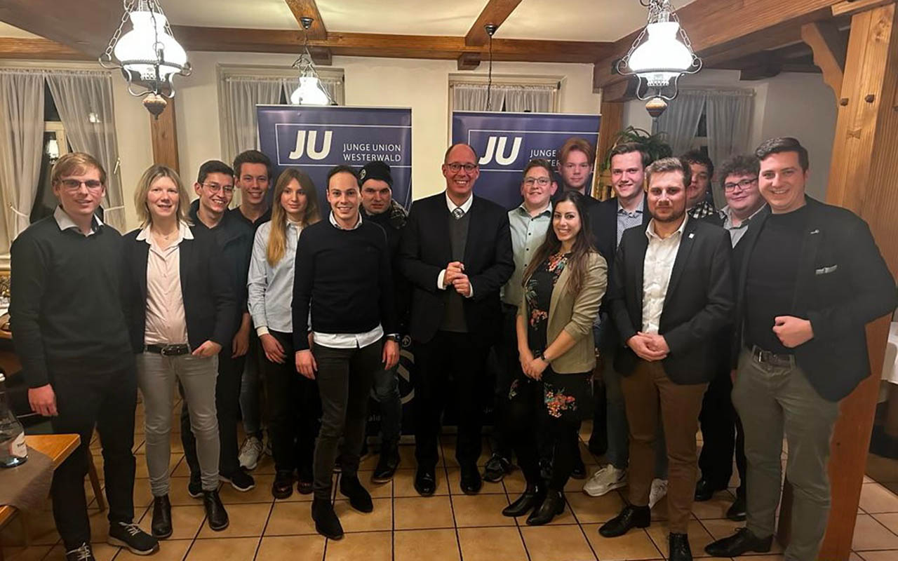 Mitglieder der JU Westerwald mit Prof. Dr. Helge Braun. (Foto: JU im Westerwaldkreis)