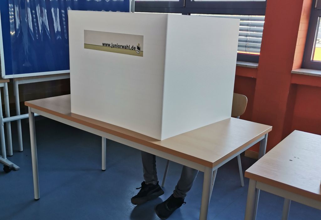 Wahlkabine fr die Juniorwahl an der Realschule plus in Puderbach. Fotos: privat