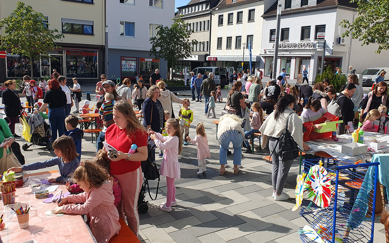 Bei Sonnenschein und angenehmen Temperaturen haben fast 200 Kinder aus Altenkirchen und Umgebung die Spiel- und Bastelangebote genutzt. (Foto: Kinderschutzbund)