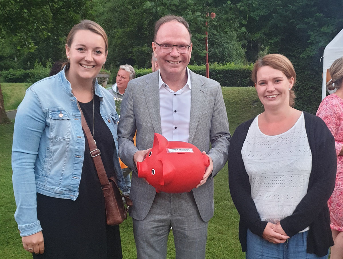 Beim Brgertreff der CDU kamen 1500 Euro zusammen, die an den Frderverein berreicht wurden. (Foto: Frderverein Kita Im Zwergenreich)