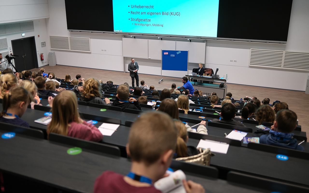 Die Kinderuni war sehr gut besucht. (Fotos: Uni Siegen)