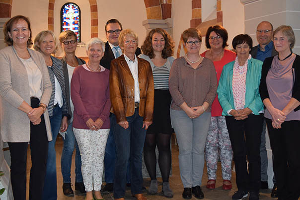 Von rechts: Inge Runge, Wolfgang Eickhoff, Ute Starrmann, Patricia Oster, Andrea Stein, Katrin Koelmann, Annemarie Hachenberg, Niklas Gebauer, Gabi Eickhoff, Gudrun Winkler, Barbara Beckmann, Kerstin Schwanbeck-Stephan.