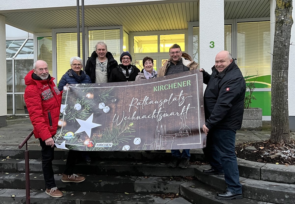 Rathausplatz-Weihnachtsmarkt in Kirchen feiert Premiere