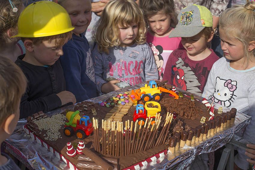 Wer will fleiige Handwerker sehn? Der muss zu den Kindern der Kita Drrholz gehn. Fotos: Helmi Tischler-Venter