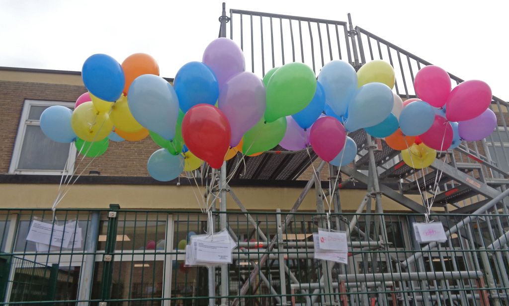 Wunschballons machten sich von der Kita Raiffeisen aus auf die Reise. Foto: privat