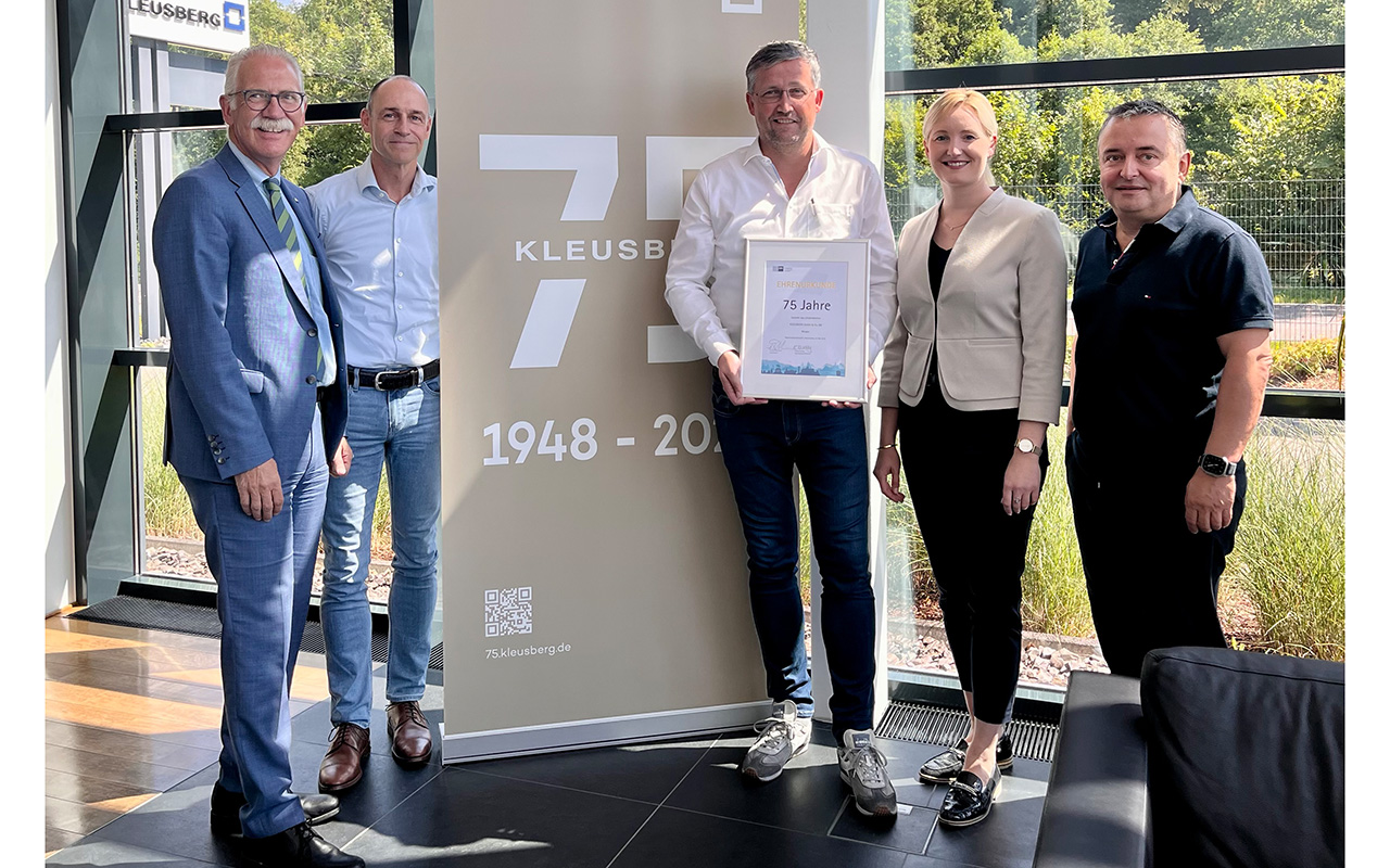 Von links: Arne Rssel (IHK), Stefan K. Kranzbhler (Geschftsfhrer Kleusberg), Torsten Hfer (Geschftsfhrer Kleusberg), Kristina Kutting (IHK) und Lars Hajicek (Geschftsfhrer Kleusberg). (Foto: IHK Koblenz)
