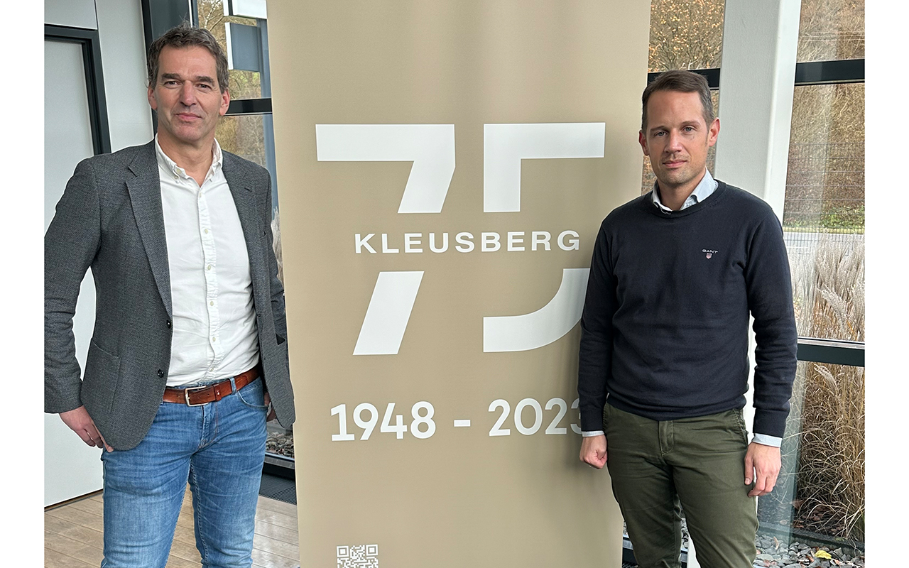 Schulleiter Burkhard Schneider (links) und der Personalreferent der Firma Kleusberg, Daniel Boketta, trafen sich zum Austausch. (Foto: BBS Wissen)