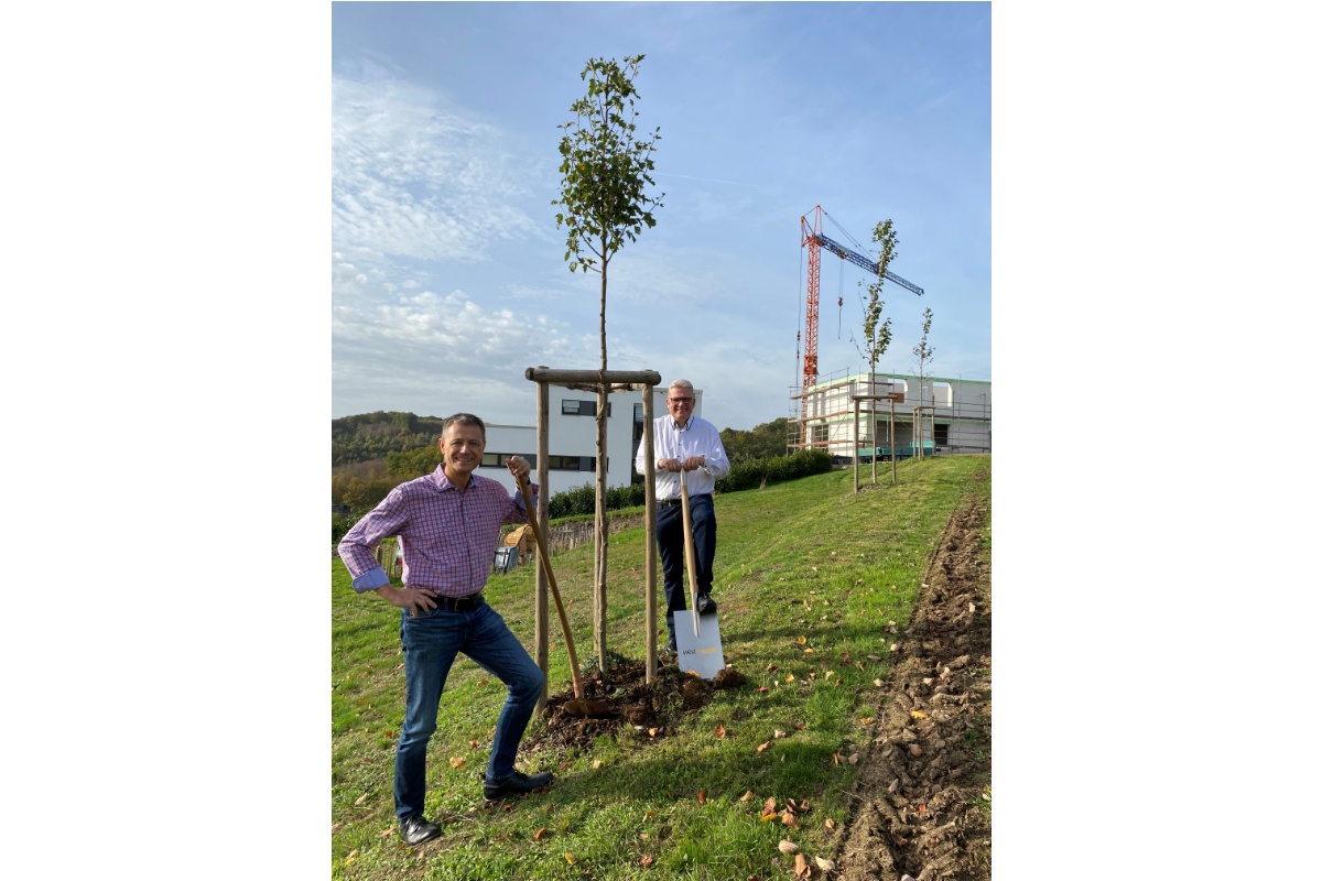 Gemeinde Luckenbach und Westenergie pflanzen sechs Klimabume