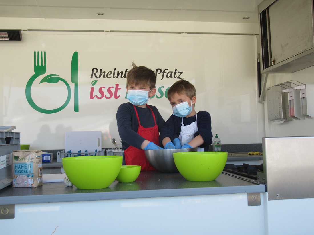 Das Kommen des Koch-Busses brachte den Kindern viel Freude. (Fotos: privat)