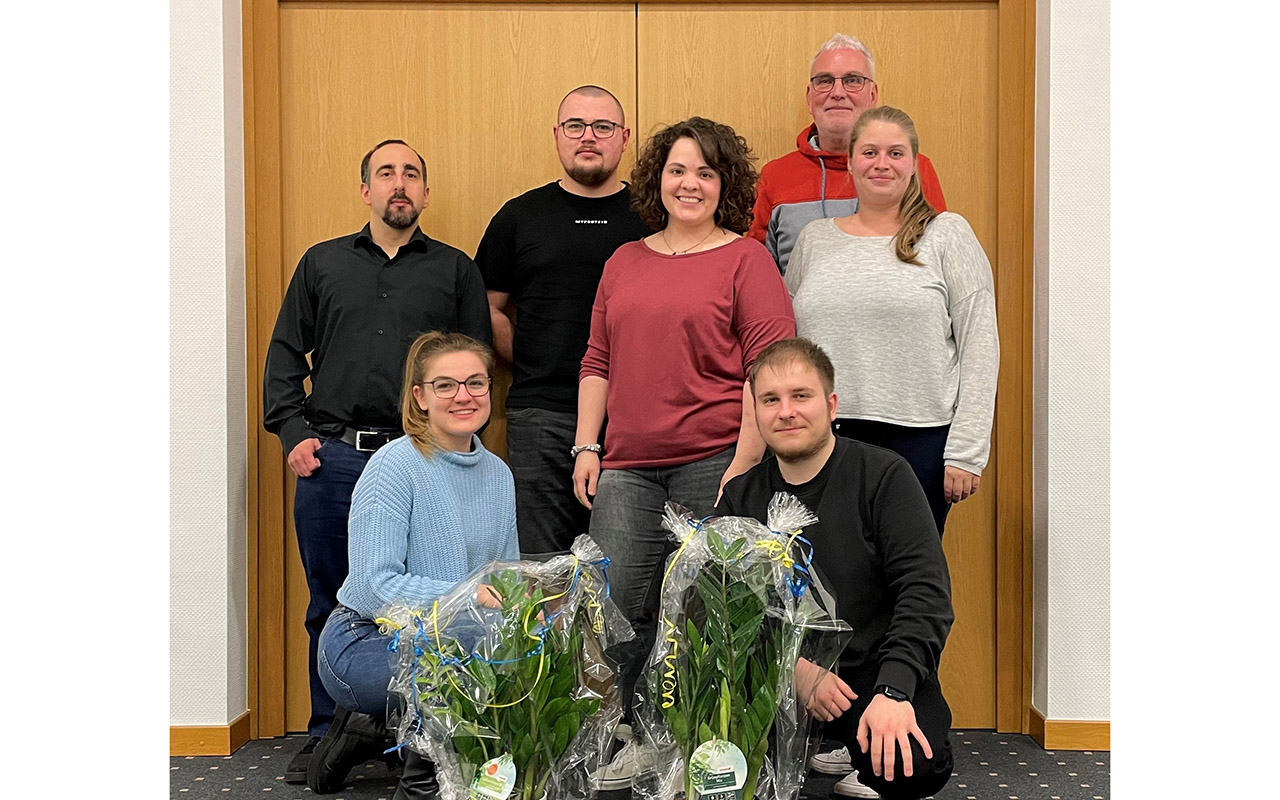 Jeweils von links: hinten Carsten Winkler, Daniel Jung, Michael Utsch; vorne Marina Irlich, Paula Seifert; ganz vorne Jule Hardtmann und Lukas Nerantzis. (Foto: Kreisjugendring) 
