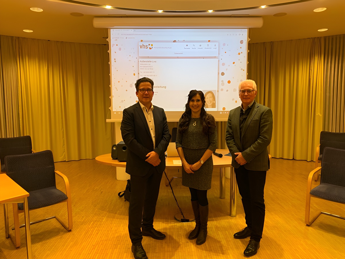 Von links nach rechts: Frank Becker (Brgermeister VG Linz), Cecilia Ines Vargas Arias (Auenstellenleitung Linz kvhs Neuwied), Volker Mendel (Vorstandsvorsitzender kvhs Neuwied & Brgermeister VG Puderbach). (Foto: kvhs Neuwied)