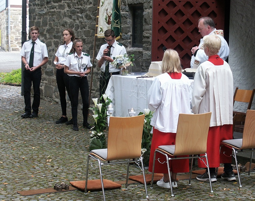 Heilige Messe zum Kirchweihfest und Schtzenfest-Frhschoppen
