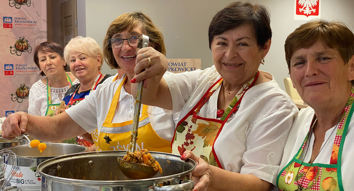 Die Landfrauen haben Rezepte fr das Buch zusammengestellt. (Foto: Wir Westerwlder)