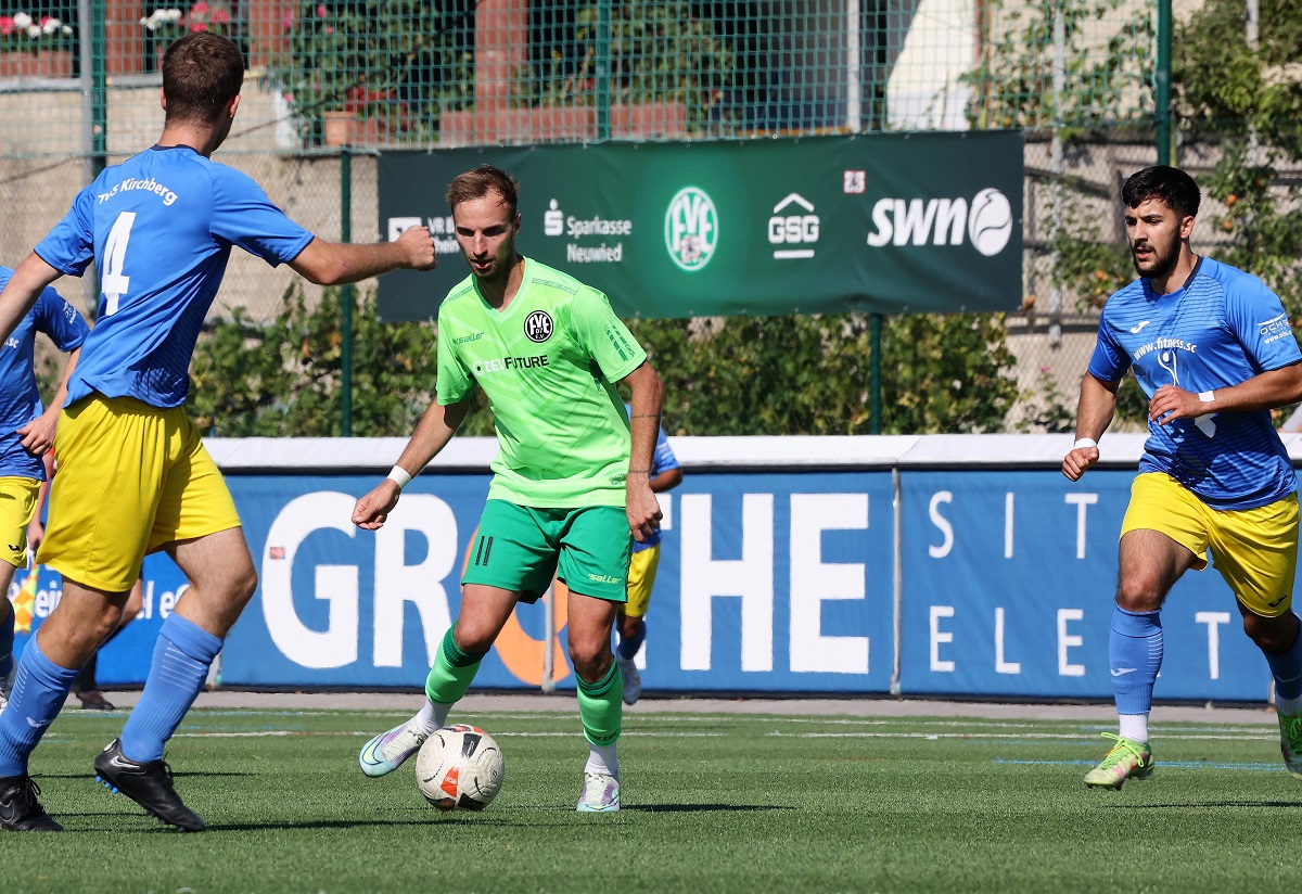 Kevin Lahn legte nach einer schnen Einzelaktion in der 76. Minute das 2:1 von Sren Klappert auf. Das Bild wurde im Hinspiel in Engers aufgenommen. (Fotos: privat)