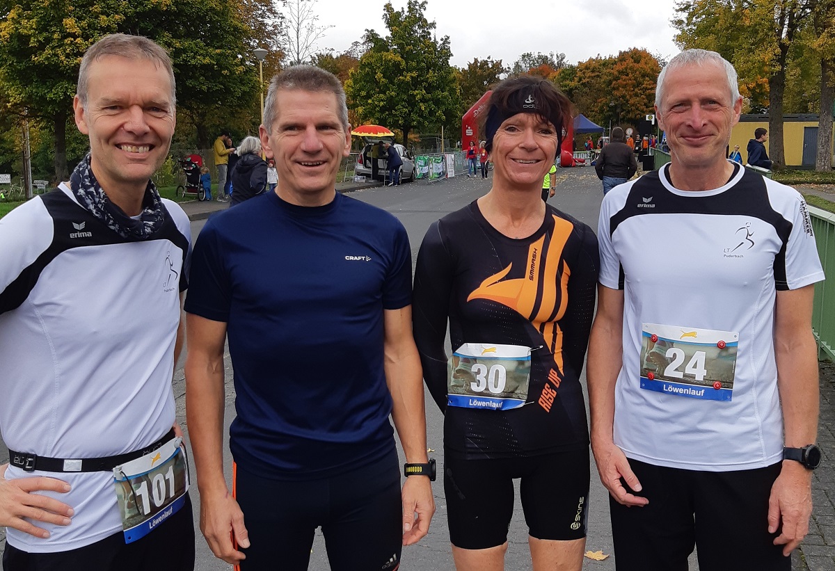 Erfolgreiches Luferquartett aus Puderbach beim 36. Volkslauf in Hachenburg. V.l.:  Erik Wessler, Joachim Best, Manuela Flemmer, Jrg Dittrich. (Foto: Lauftreff Puderbach)