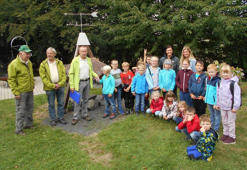 Zwei Schulklassen zu Gast auf dem Naturerlebnispfad Drrholz