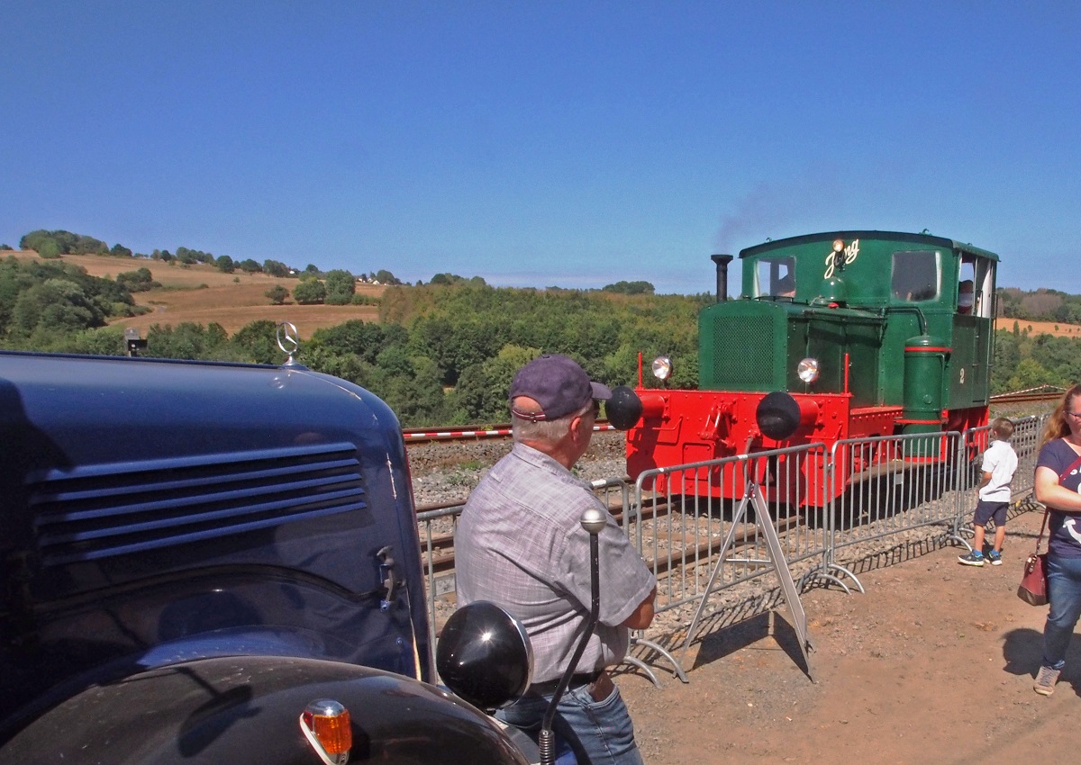 Die alte Bahn-Verladestation mit Rangierlok im Stffel-Park erleben