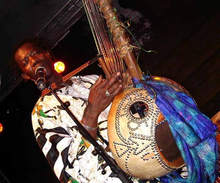 Die afrikanische Mandinka Band vereinigt fnf tolle Musiker, die ihre landestypischen Instrumente wie der Kora (Foto) meisterhaft beherrschen. Foto: Veranstalter