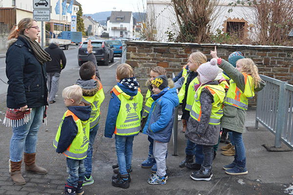 Praktikantenprojekt Sicher zur Schule an der Marienschule 