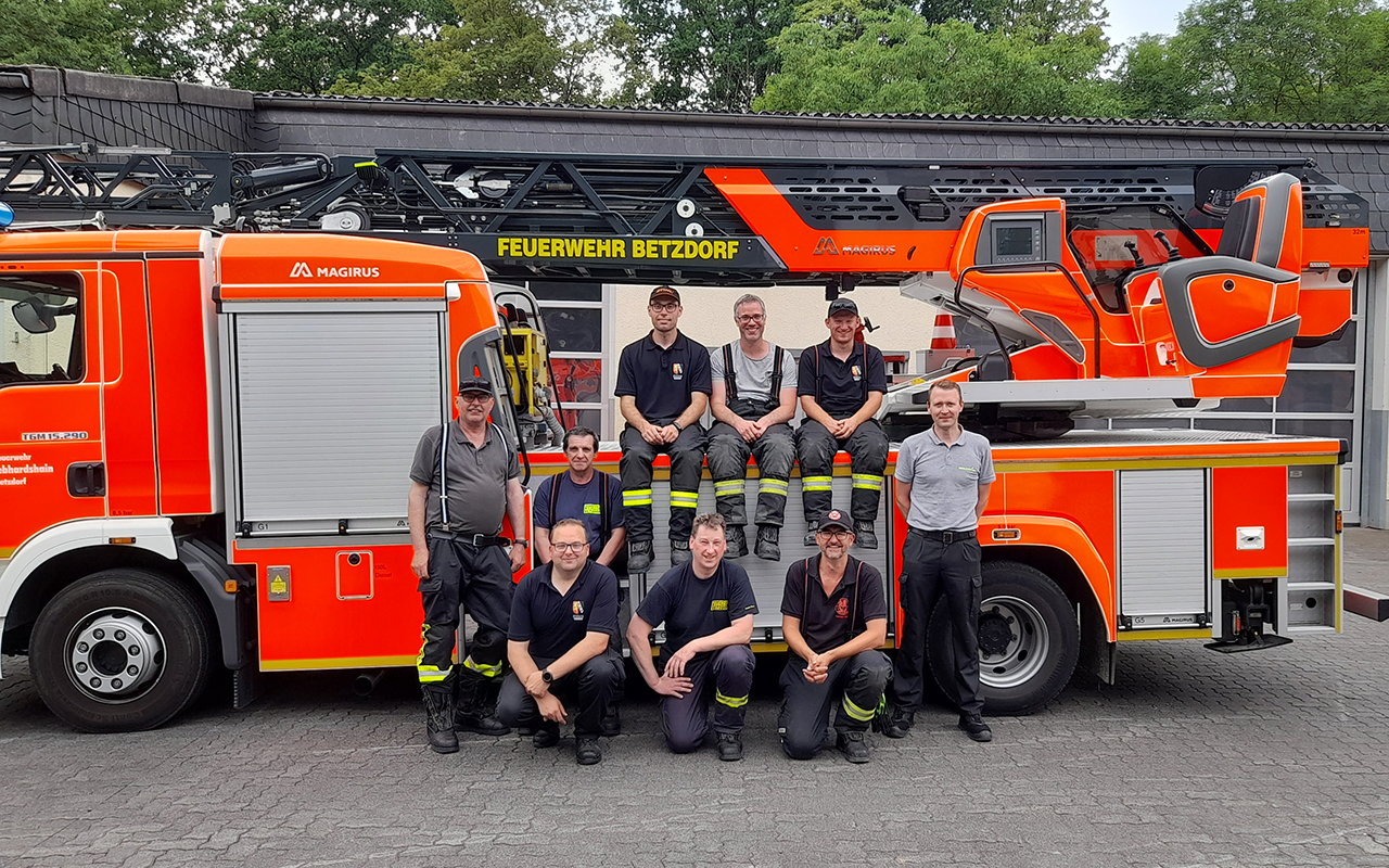 Kameraden der Feuerwehr Betzdorf verfeinerten die Fertigkeiten als Drehleiter-Maschinist. (Foto: FF Betzdorf)