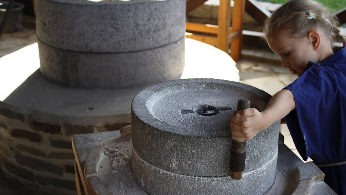 Rheinbrohler Rmerwelt fhrt altes Handwerk vor