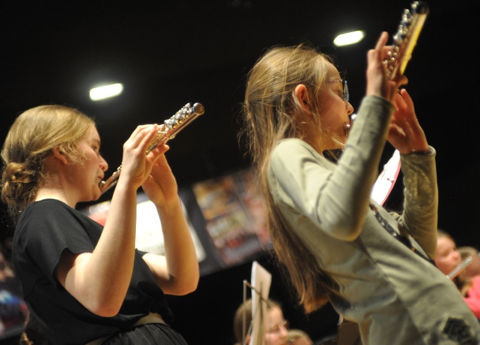 Am Infotag der Kreismusikschule beantworten die Lehrkrfte alle Fragen zum Wunschinstrument. (Foto: Kreismusikschule)