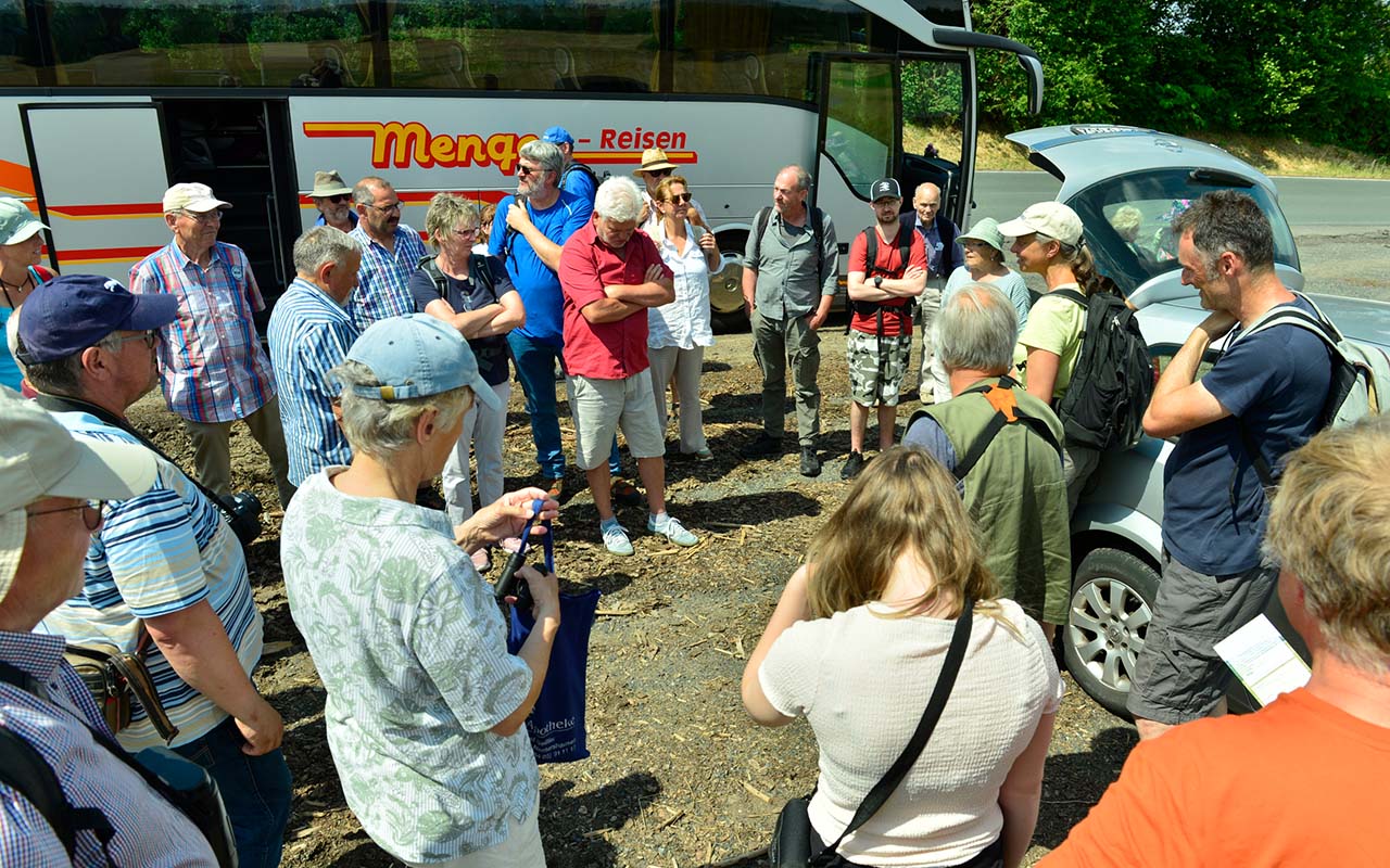 Nabu on Tour - Ausflgler lernen traditionelle Haubergswirtschaft kennen