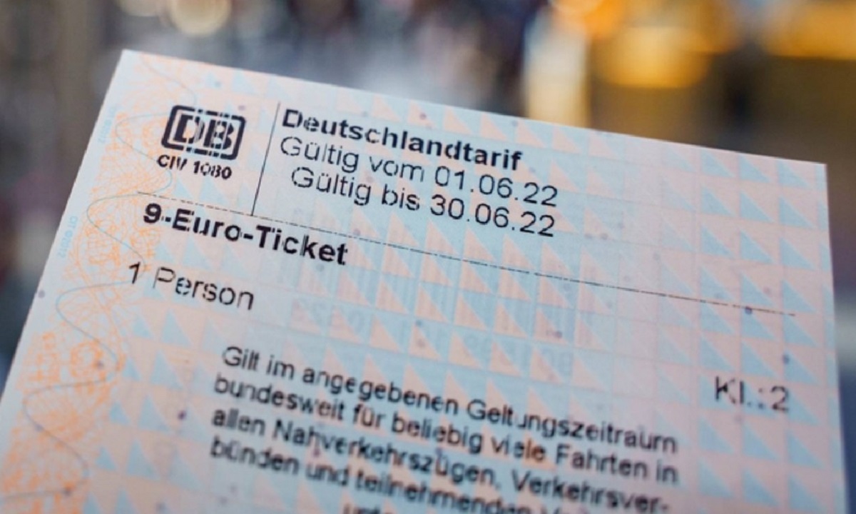 Den Landrten nach, soll es in Zukunft einen Nachfolger des 9-Euro-Tickets geben. (Symbolbild)