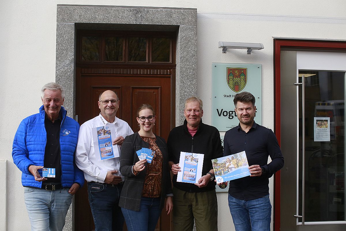 Von links: Reiner Meutsch, Hans Schneider, Timea Zimmer, Uli Koschwitz und Stefan Leukel. Foto: Helmi Tischler-Venter