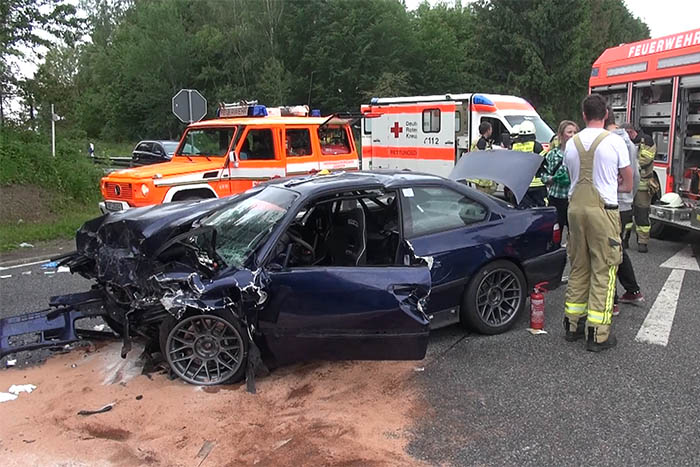 Drei Schwerverletzte bei Frontalcrash bei Neustadt