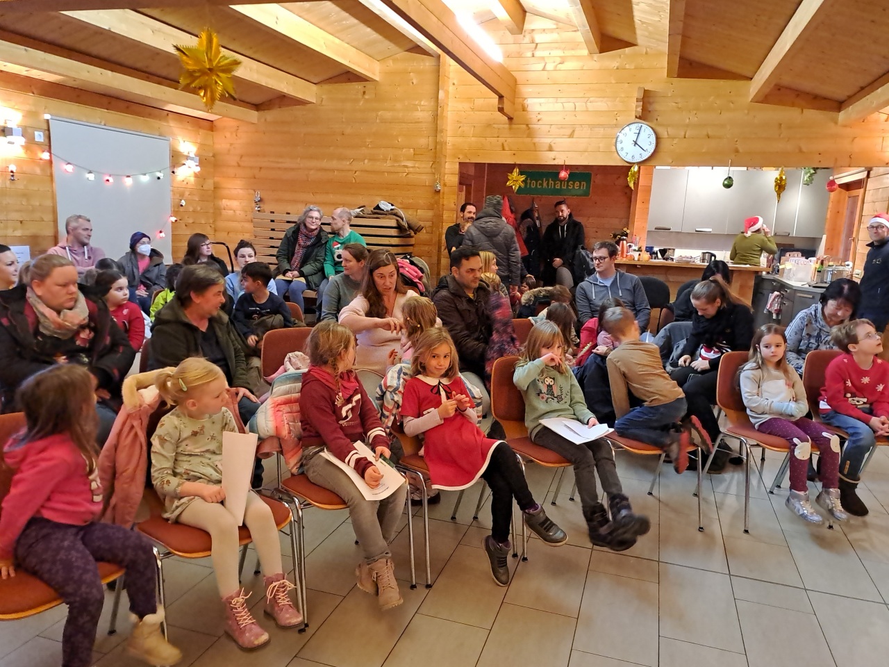 Viele Kinder waren gekommen, um den Nikolaus nicht zu verpassen. (Foto: Henny Bung-Bruns)