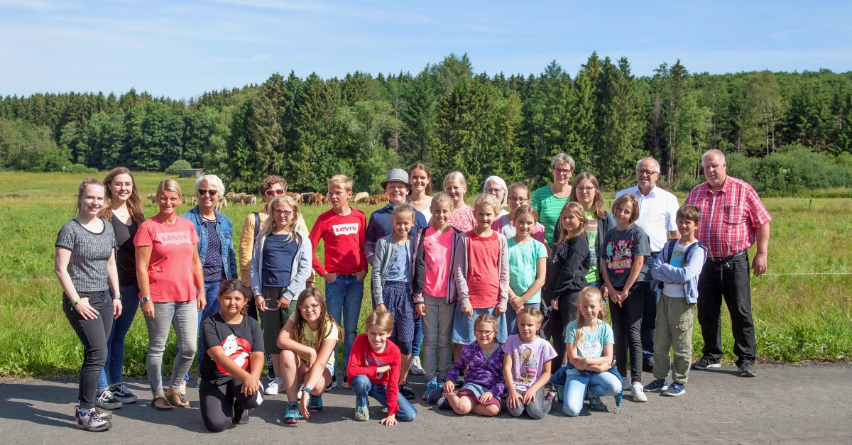 Die Grundschler aus Friedewald konnten bei dem Besuch auf dem Lindenhof viele Erlebnisse sammeln. (Foto: Grundschule) 