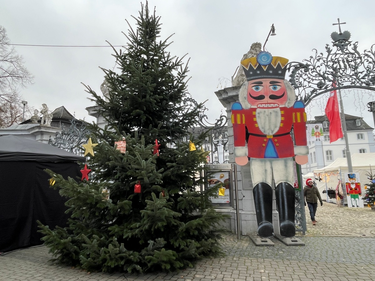 Nussknackermarkt in Engers: Tradition zieht viele Gste an