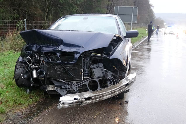 Zu schnell auf nasser Fahrbahn: Unfall auf Autobahn A 3